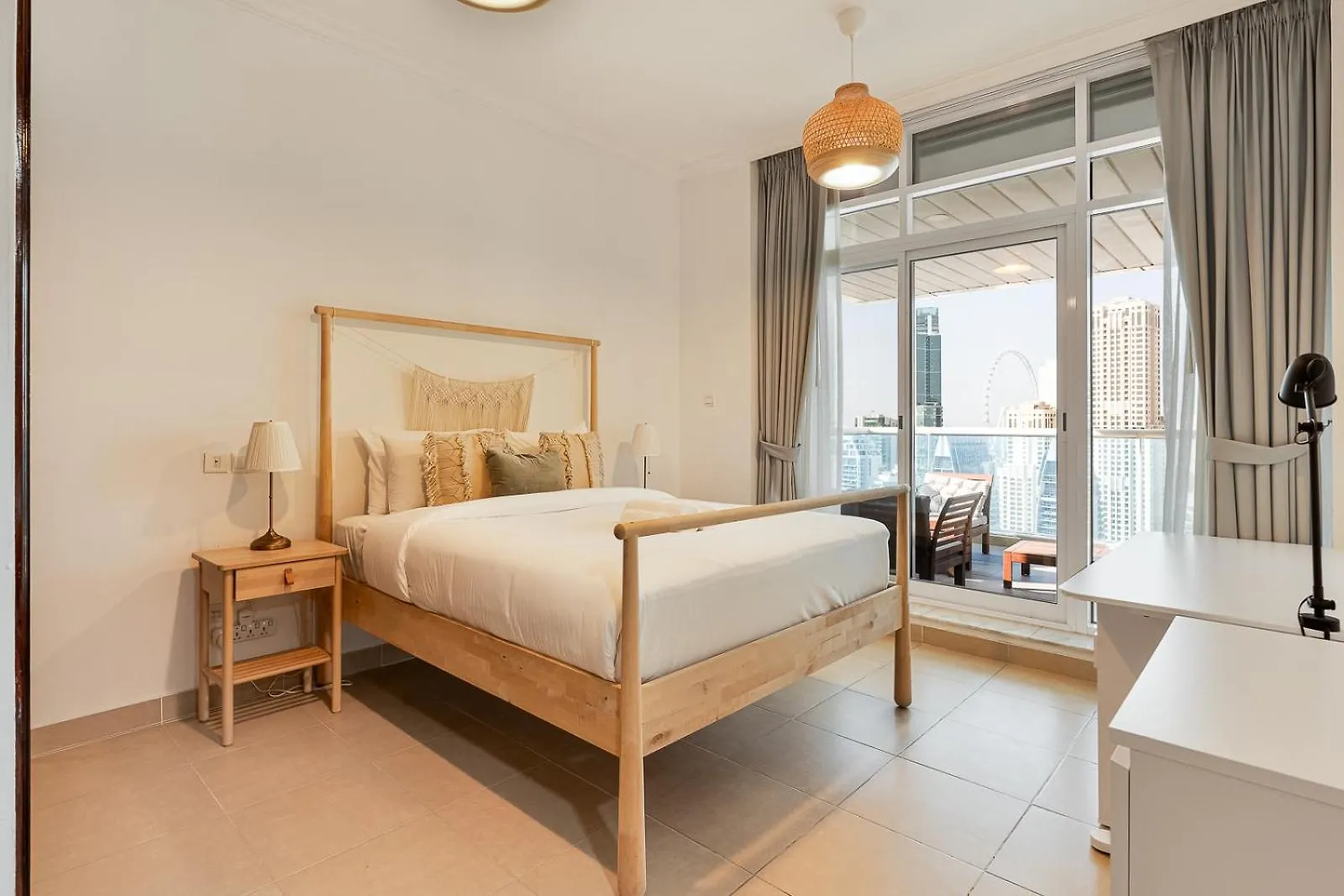 Apartment Luxury 2Br Apt With Waterfront Views Dubai United Arab Emirates