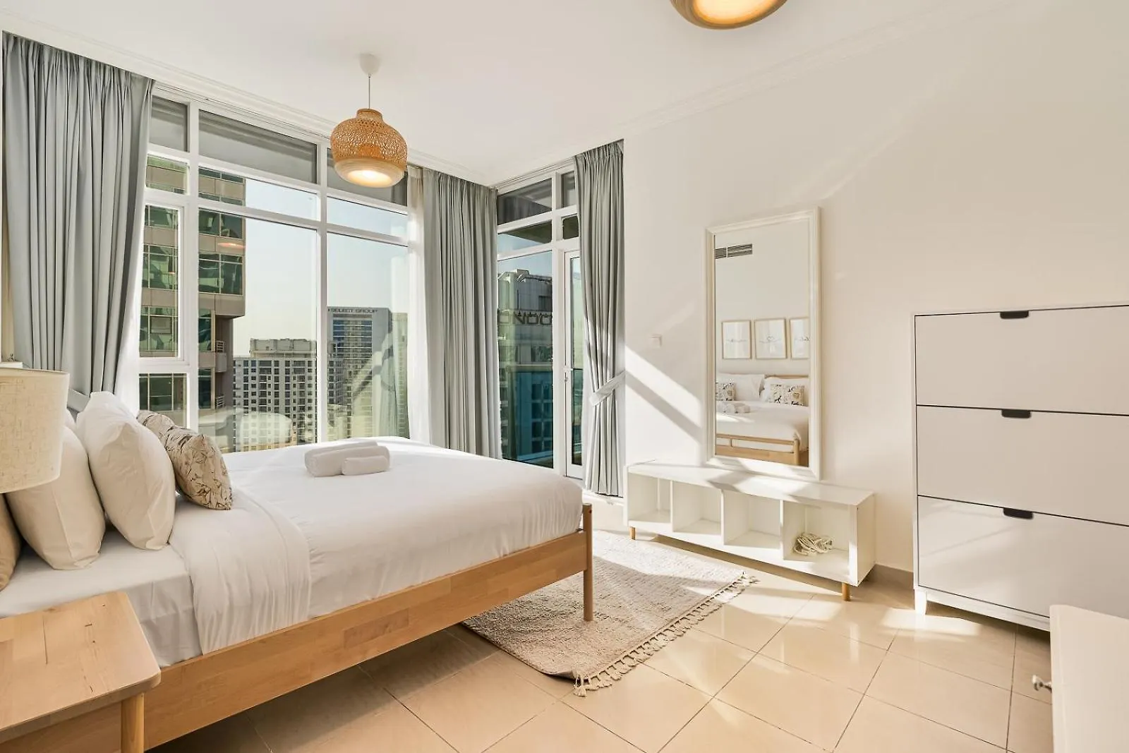 Luxury 2Br Apt With Waterfront Views Dubai Apartment